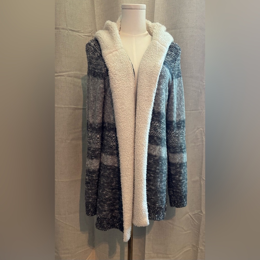 Lety & Me Women's Gray and Cream Cardigan LARGE